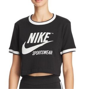 (23) Nike Sportswear Crop T-Shirt